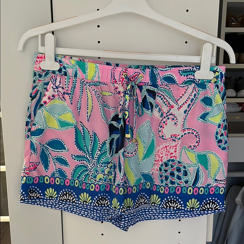 Lilly Pulitzer Katia shorts in beautiful engineered fabric, NWOT